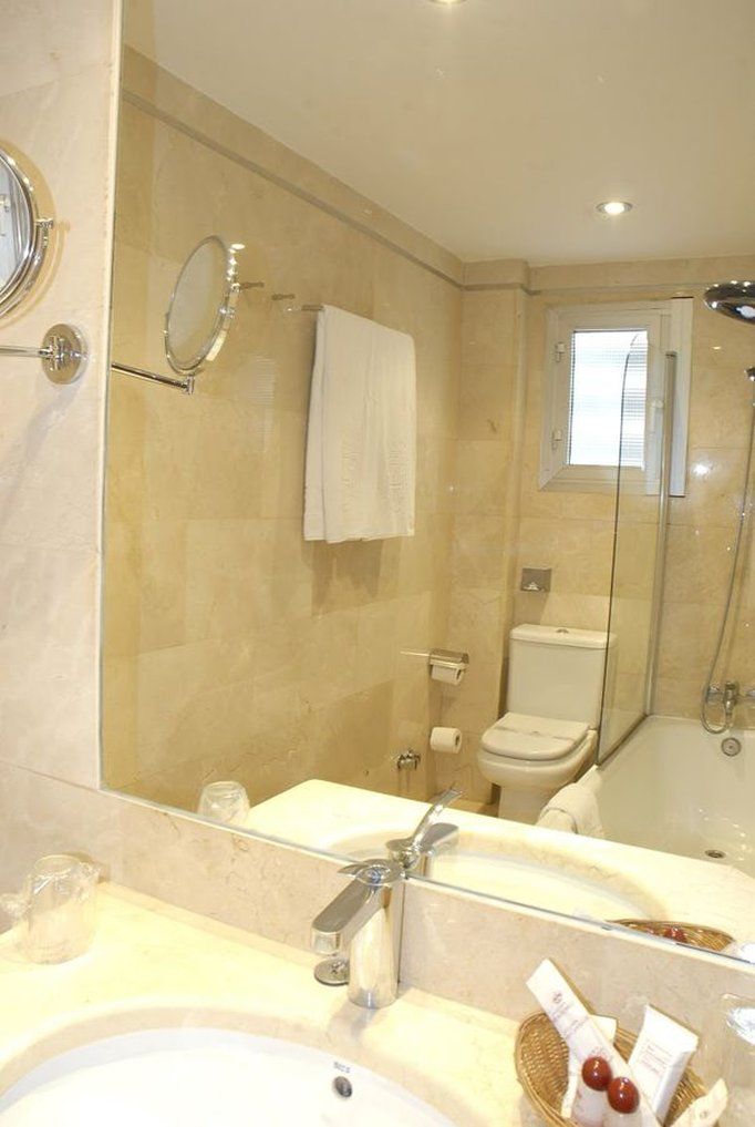 Reyes Catolicos Hotel Seville Ngoại thất bức ảnh